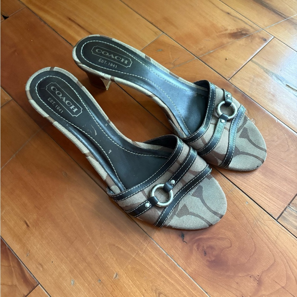 Vintage Coach Tan and Brown Women's Kitten Heels